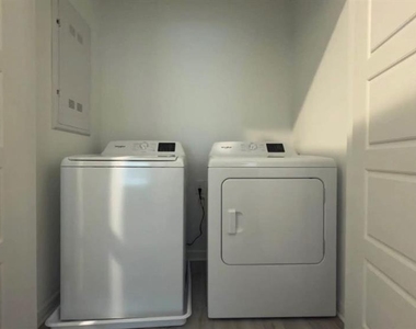 2947 Canary Avenue - Photo Thumbnail 9