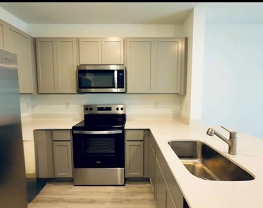 2947 Canary Avenue - Photo Thumbnail 14