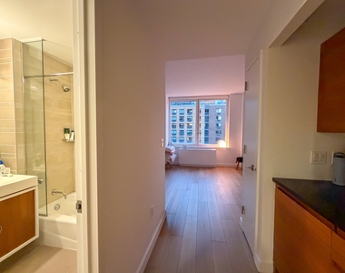 550 West 45th Street - Photo Thumbnail 3