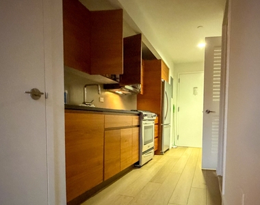 550 West 45th Street - Photo Thumbnail 6