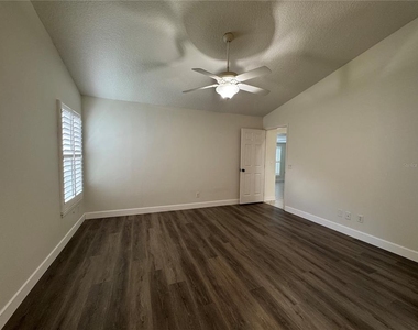 5600 Revelwood Loop - Photo Thumbnail 11