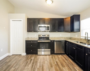 844 Jarnac Drive - Photo Thumbnail 6