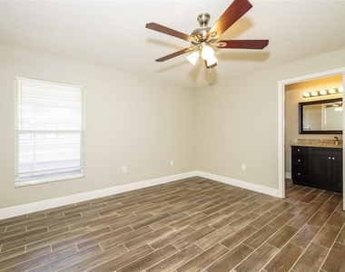 844 Jarnac Drive - Photo Thumbnail 7