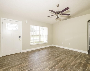 844 Jarnac Drive - Photo Thumbnail 2