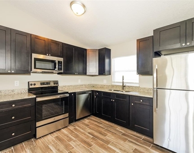 844 Jarnac Drive - Photo Thumbnail 5
