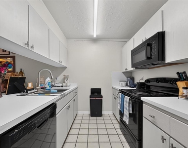 2904 Ash Drive - Photo Thumbnail 7
