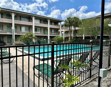 121 Oyster Bay Circle - Photo Thumbnail 10