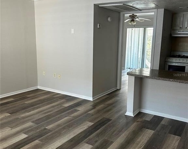 121 Oyster Bay Circle - Photo Thumbnail 2