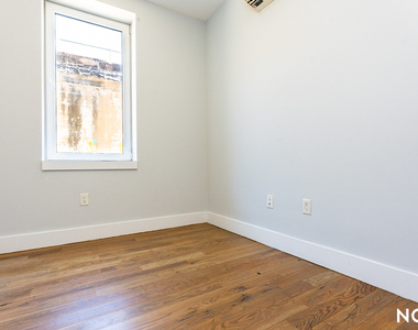 916 Bergen St - Photo Thumbnail 8