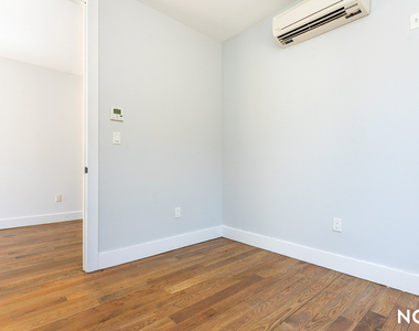 916 Bergen St - Photo Thumbnail 12