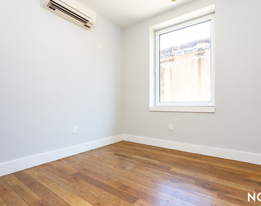 916 Bergen St - Photo Thumbnail 11