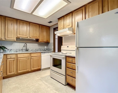 310 Camellia Street - Photo Thumbnail 6