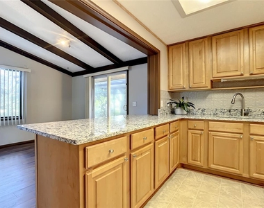 310 Camellia Street - Photo Thumbnail 8