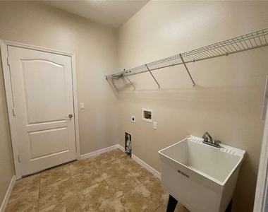 6826 Duncaster Street - Photo Thumbnail 13
