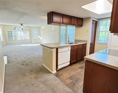 2727 N Poinciana Boulevard - Photo Thumbnail 11