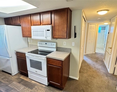 2727 N Poinciana Boulevard - Photo Thumbnail 12