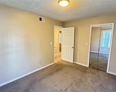 2727 N Poinciana Boulevard - Photo Thumbnail 15