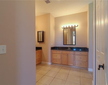 20651 Netherland Street - Photo Thumbnail 15