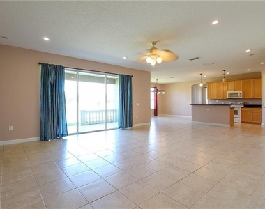 20651 Netherland Street - Photo Thumbnail 8