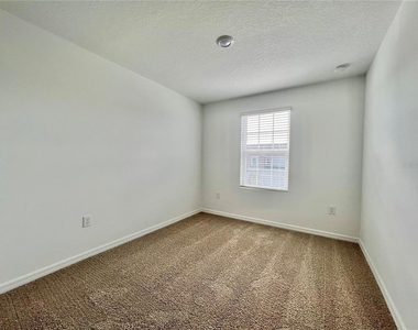 3619 Davenport Creek Court - Photo Thumbnail 8