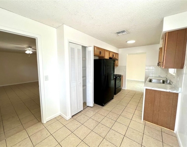 2338 Fitzpatrick Terrace - Photo Thumbnail 4