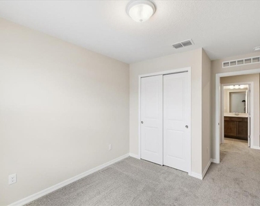 6258 Sunny Time Avenue - Photo Thumbnail 23