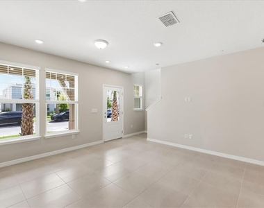 6258 Sunny Time Avenue - Photo Thumbnail 5