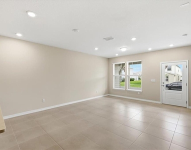 6258 Sunny Time Avenue - Photo Thumbnail 6