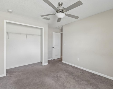 5404 Blue Azure Drive - Photo Thumbnail 14