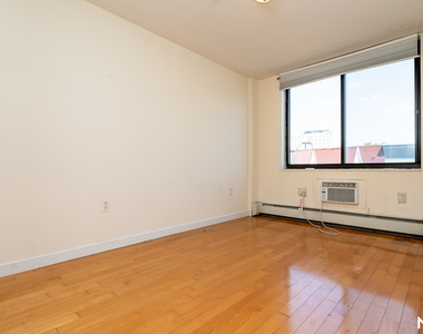 924 Metropolitan Ave - Photo Thumbnail 17
