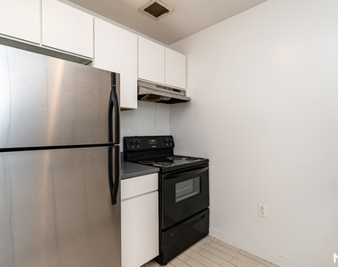 924 Metropolitan Ave - Photo Thumbnail 5