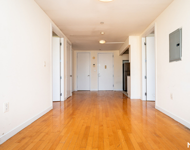 924 Metropolitan Ave - Photo Thumbnail 1