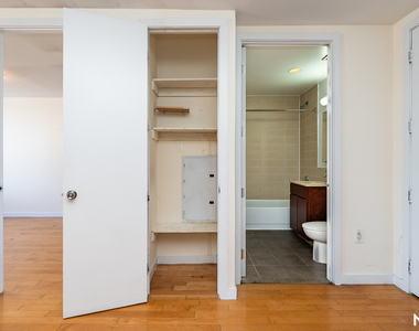 924 Metropolitan Ave - Photo Thumbnail 6
