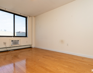 924 Metropolitan Ave - Photo Thumbnail 14