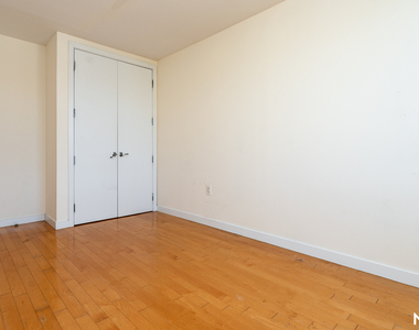 924 Metropolitan Ave - Photo Thumbnail 18