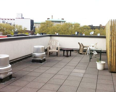924 Metropolitan Ave - Photo Thumbnail 9
