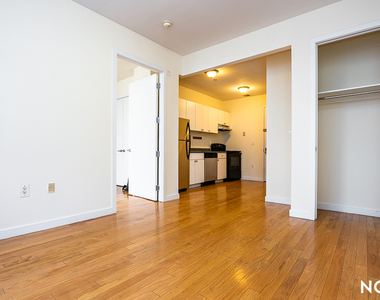 924 Metropolitan Ave - Photo Thumbnail 1
