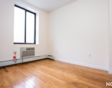 924 Metropolitan Ave - Photo Thumbnail 10