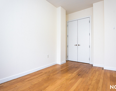 924 Metropolitan Ave - Photo Thumbnail 9