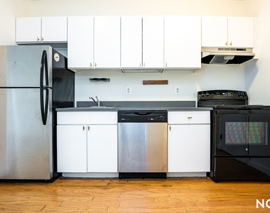 924 Metropolitan Ave - Photo Thumbnail 2