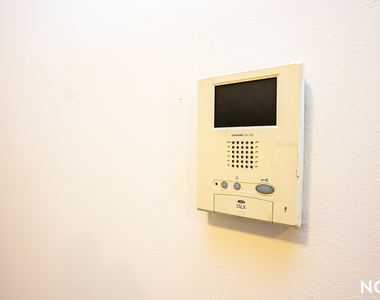 924 Metropolitan Ave - Photo Thumbnail 6
