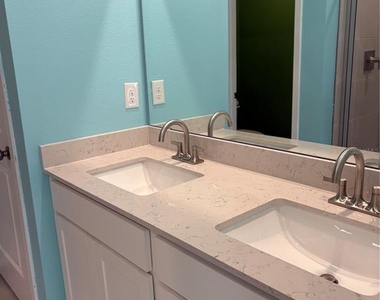 227 Montgomery Court - Photo Thumbnail 7