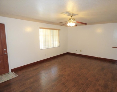 1358 Arrow Street - Photo Thumbnail 3