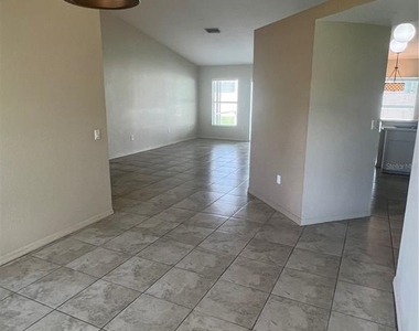33 Orlando Boulevard - Photo Thumbnail 2