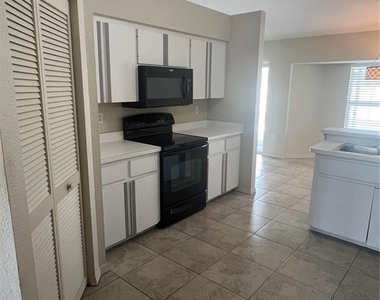 33 Orlando Boulevard - Photo Thumbnail 6