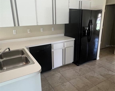 33 Orlando Boulevard - Photo Thumbnail 5