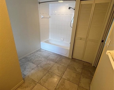 33 Orlando Boulevard - Photo Thumbnail 12
