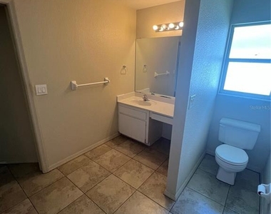 33 Orlando Boulevard - Photo Thumbnail 11