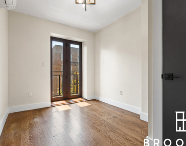 659 Hancock St - Photo Thumbnail 10