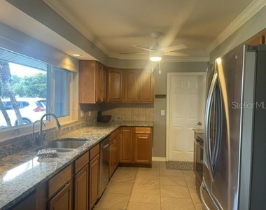 3737 Kingswood Drive - Photo Thumbnail 2